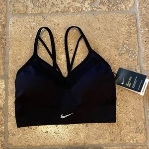 Lightly Used NIKE Black Seamless Strappy Design Sports Bra Size Medium.